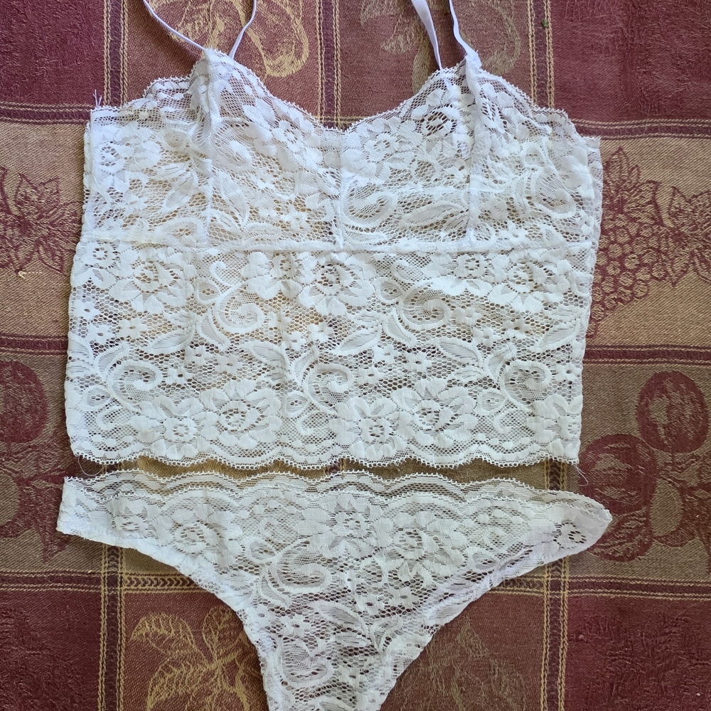 Elegant Lace Bralette and Panty Set - White